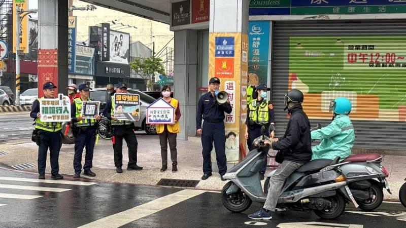 防制交通事故 南警與志工一起來