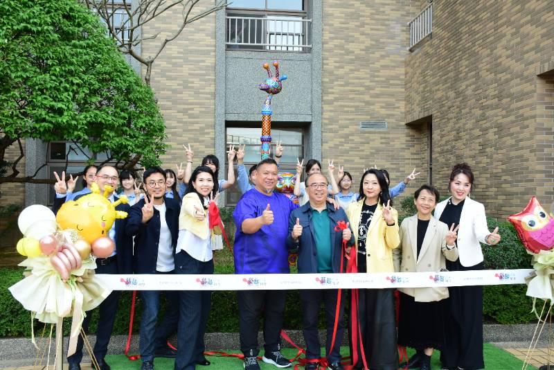 知名藝術家洪易典藏作品《長景祿》  進駐華盛頓小學美學校園喻意佳  