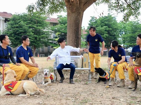 「國際搜救犬日」陳其邁慰勉消防局搜救犬隊讚許專業救災表現