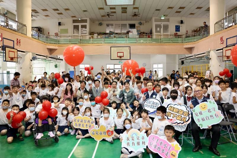 「國際不打小孩日」 黃偉哲市長偕親師生宣誓守護兒童人權 「不打小孩 幸福到來」!