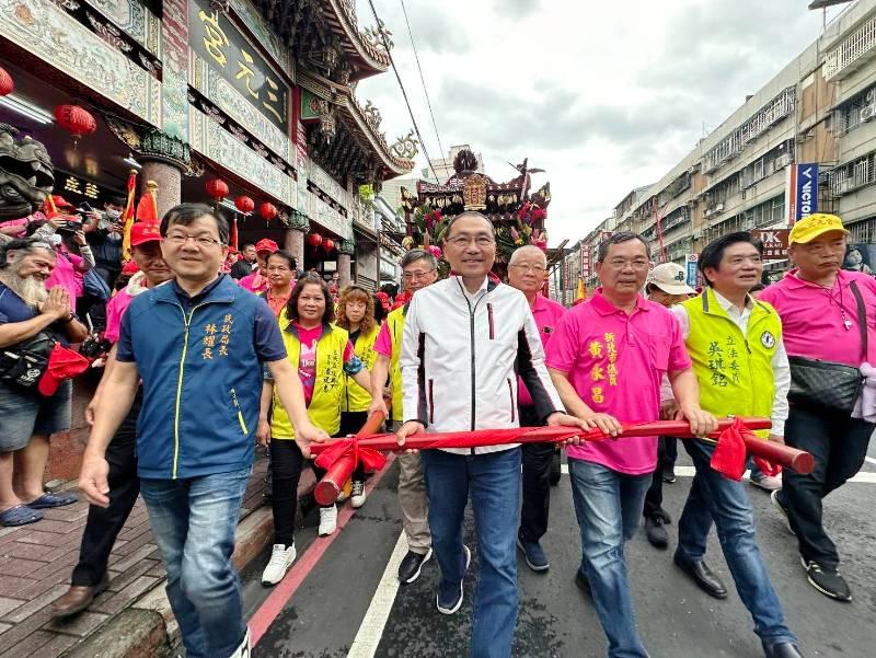 新北土城區三元宮媽祖遶境起駕 侯友宜祈願地方繁榮平安