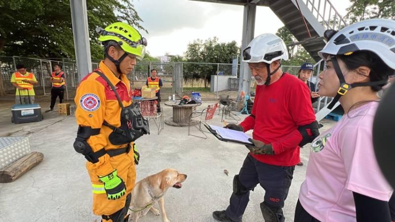 中市搜救犬全數通過IRO國際評測  拉不拉多Queen是學霸