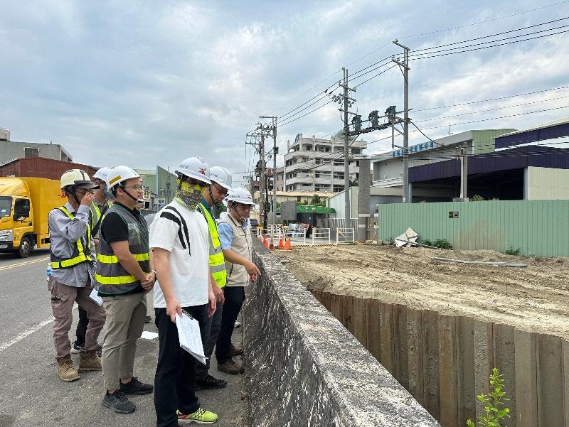 「地震頻傳又遇鋒面來襲，黃偉哲市長要求市府團隊加強防汛整備，提醒民眾注意安全」