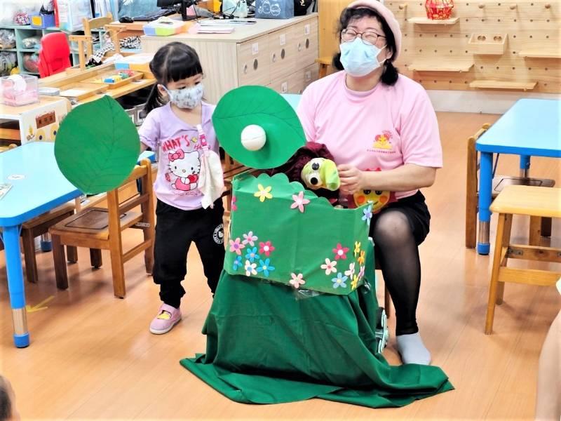 新北幼兒園閱讀志工下鄉巡迴達百園 從幼紮根閱讀教育