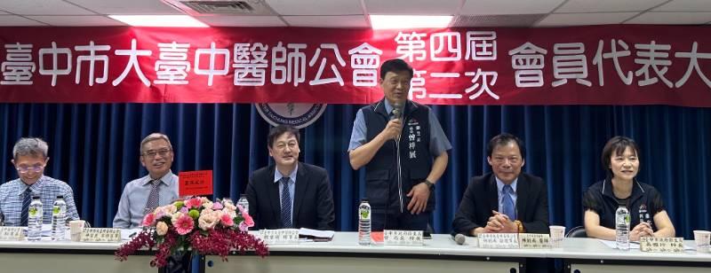 醫者仁心照亮杏林  中市府表揚104位資深醫師  感謝守護市民健康