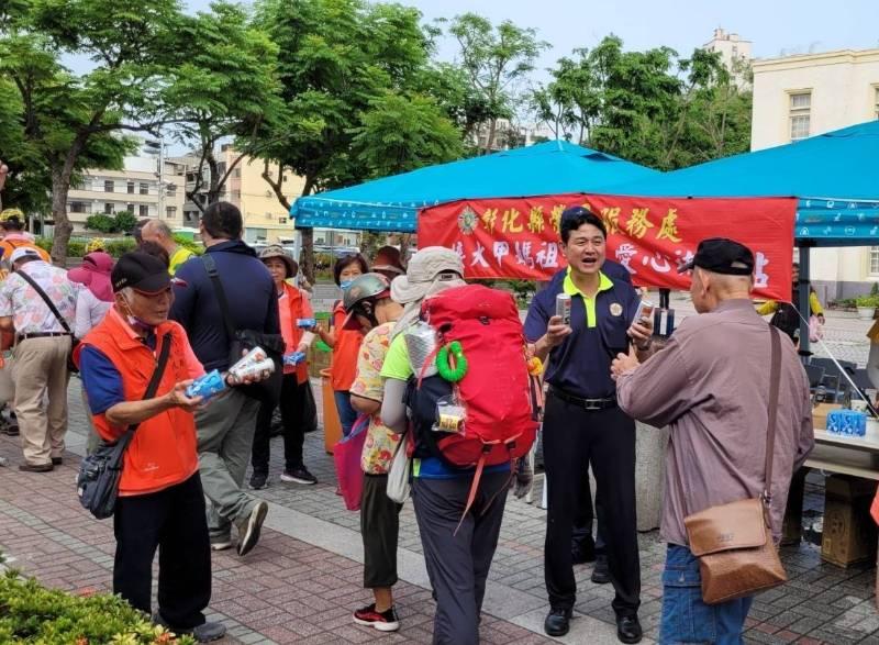 大甲媽祖遶境 彰化榮服處榮欣志工愛心補給站 展現社會互助精神