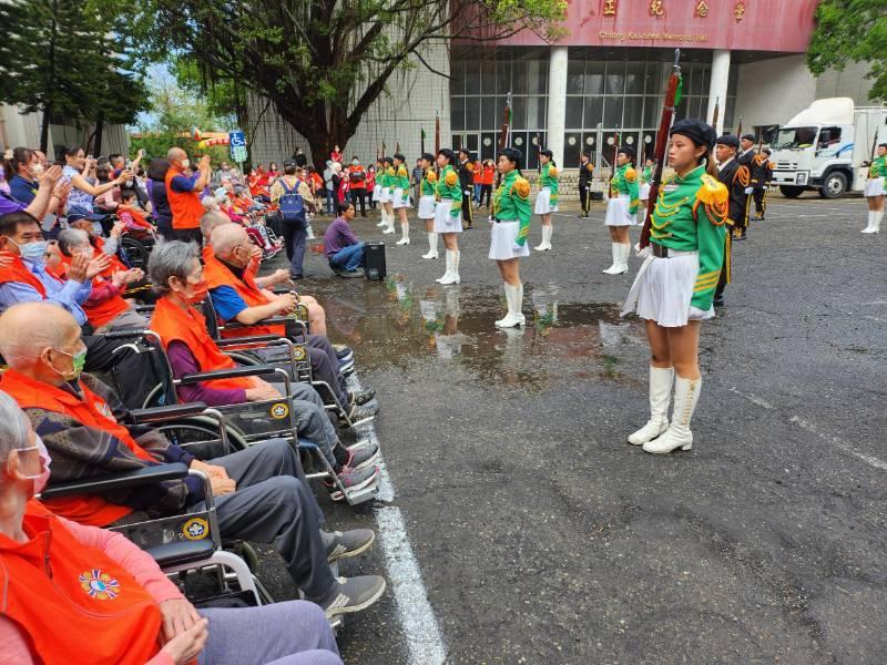 佳里榮家家慶 住民與龍山國小老少同歡樂