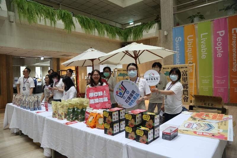 「花蓮農特產品展售特區」暖心登場  副市長黃國榮籲用行動溫暖花蓮