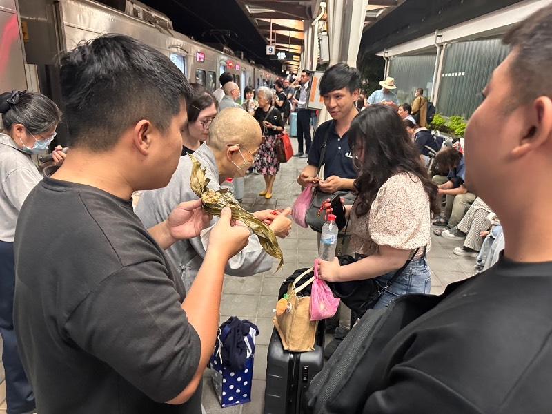 臺鐵新自強號遭土石流衝擊意外 慈濟動員關懷