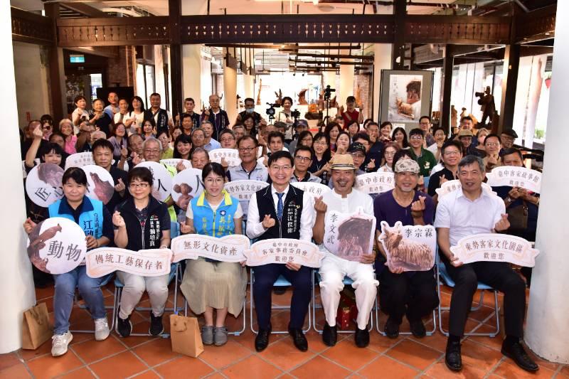 中市東勢客家園區「職人．匠心」木藝展登場   保存無形文資展現工藝之美