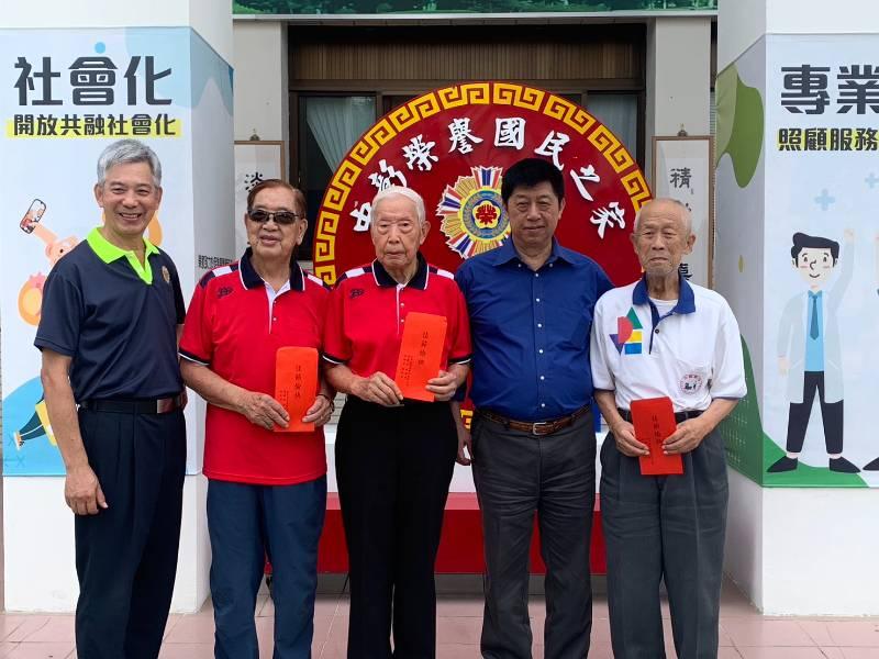 欣中天然氣公司慰問中彰榮家住民 預祝長輩端節快樂