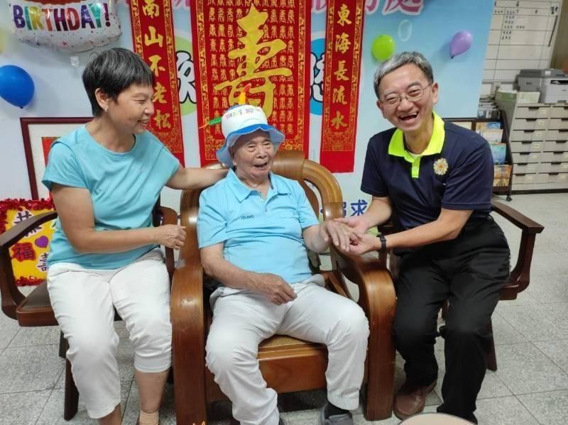 100歲榮民王少奎嵩壽 宜蘭榮服處溫馨慶生