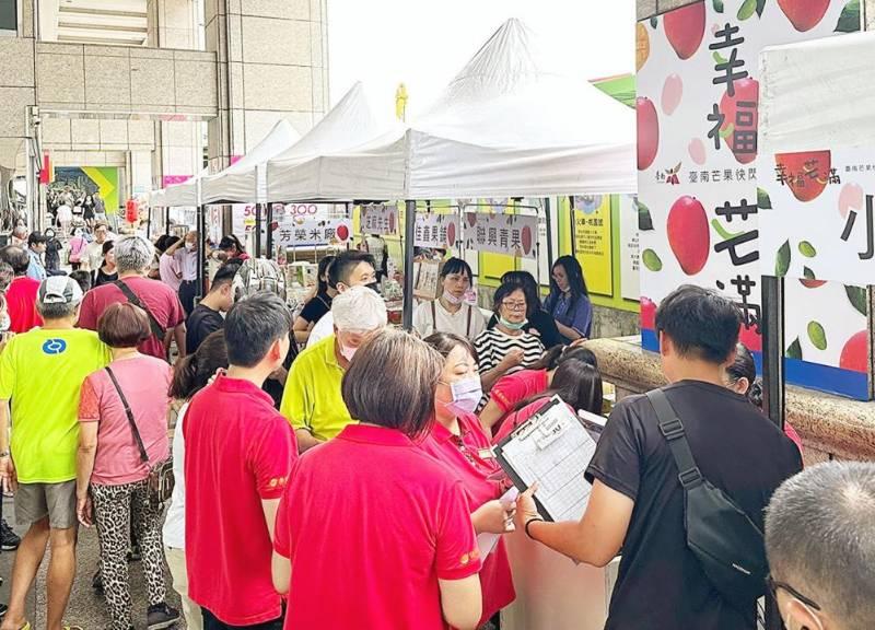 送禮自用兩相宜　桃園遠百舉辦臺南芒果快閃市集最終場民眾爆棚