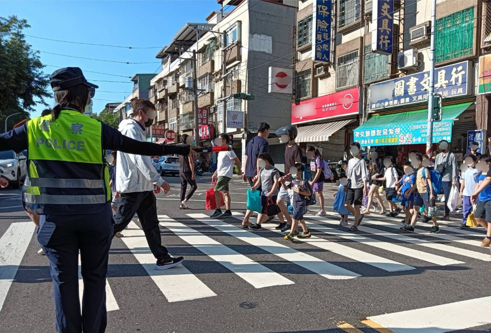 楠梓警分局護童專案啟動  守護學童安全返校