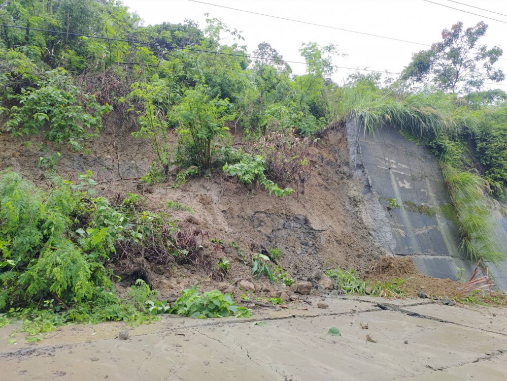 龍崎市道182線29K烏山頭路擋土牆塌陷   工務局全力搶修中 