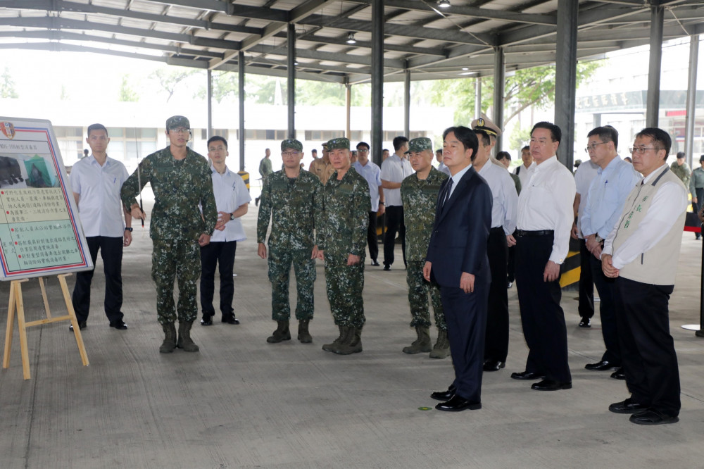 臺南市長黃偉哲陪同總統慰勉凱米救災國軍