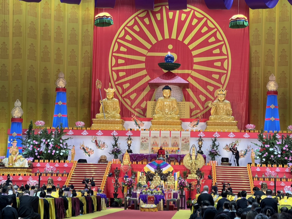 靈鷲山水陸空大法會 侯友宜供燈祝禱為眾生祈福