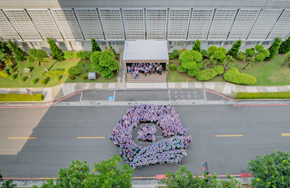 園管局高屏分局週年茶會 400人快閃排局徽