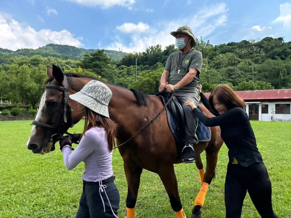 白河榮家感謝李宜珍愛心馳騁關懷住民