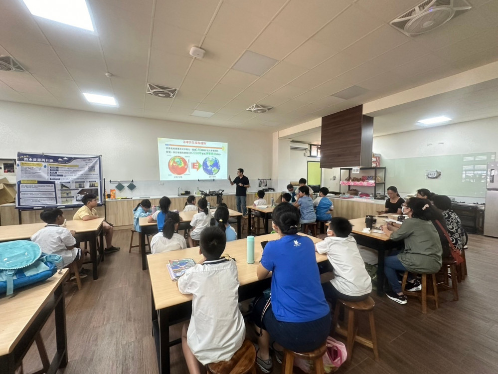 打造智慧化氣候友善校園全國第一 新北14校引領永續校園典範 