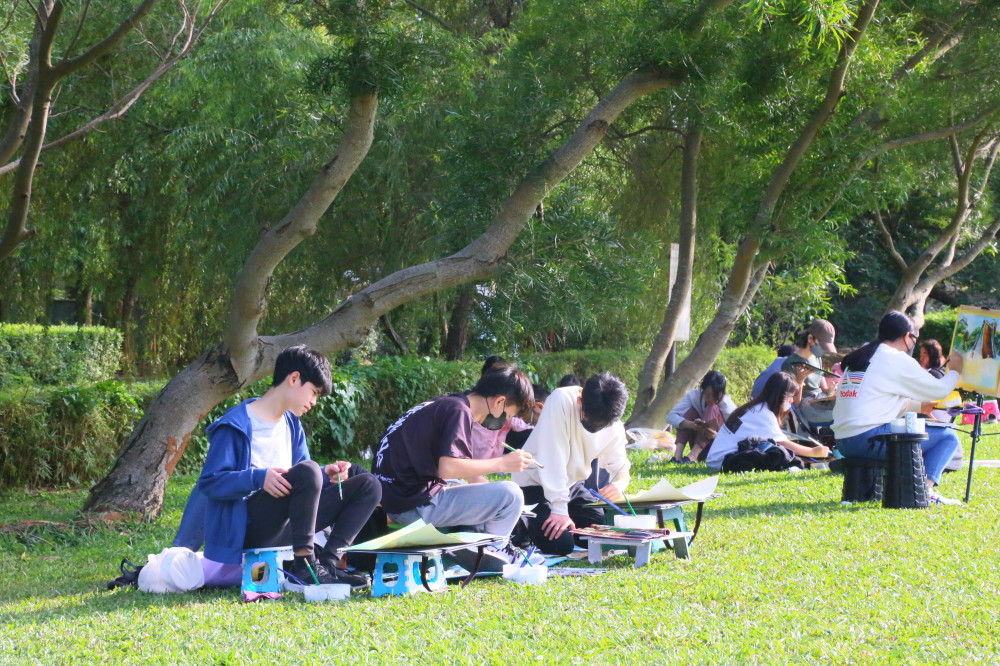 東海大學牛奶節嘉年華熱鬧登場！  千人湧入校園騎馬、餵小牛、逛市集品味幸福滋味