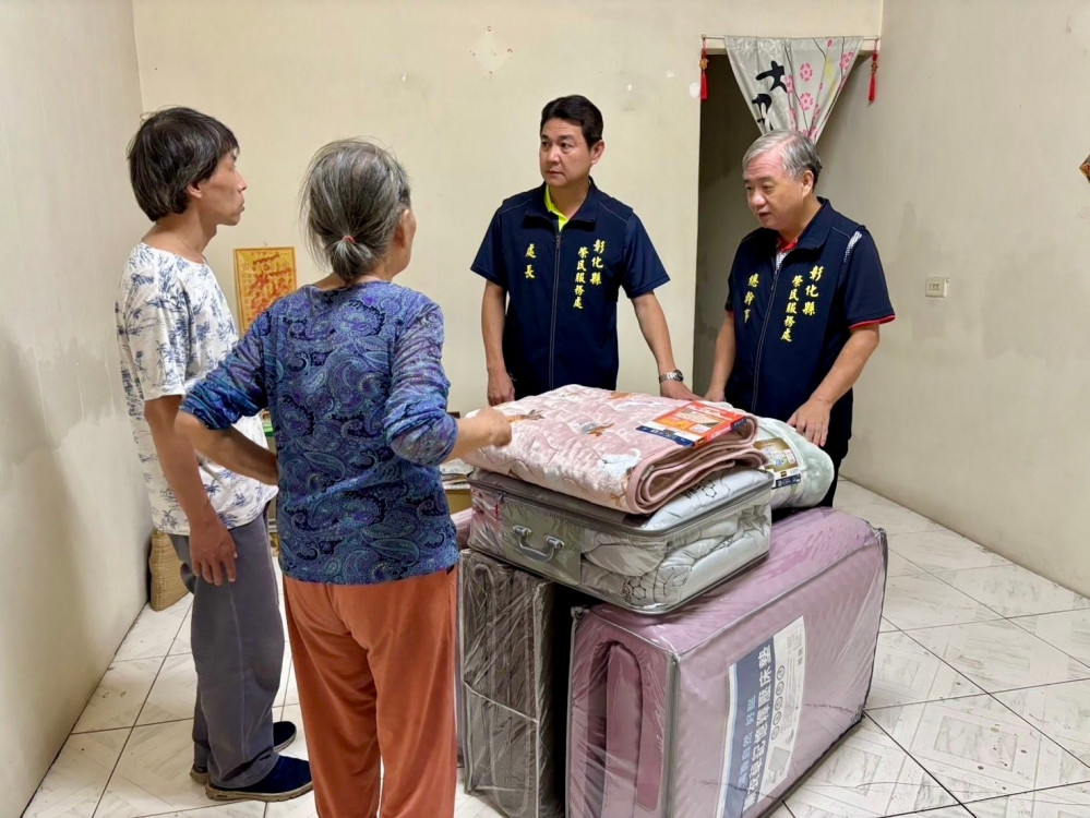 陸海空軍常士班相互關懷協會送愛 攜手彰化榮服處關懷榮民眷