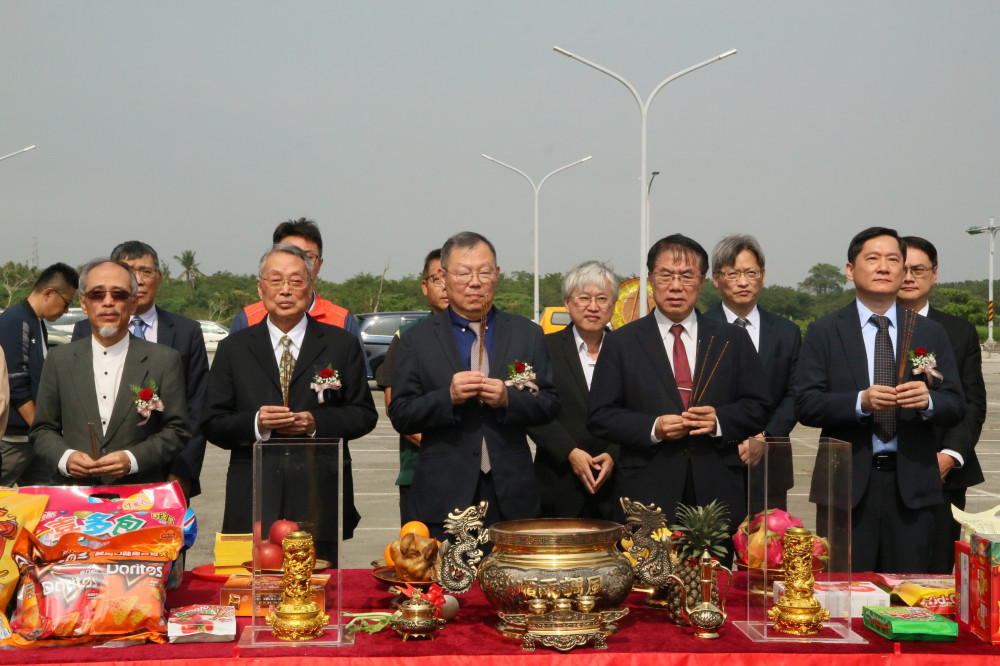 陽明交大台南群聯及緯創樓動土！攜手科技業開創科技與教育新局 