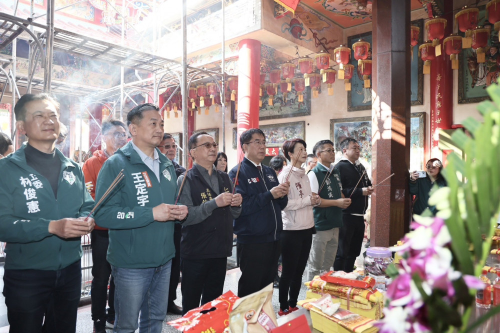 臺南市長黃偉哲初二歸仁仁壽宮、永康廣護宮參拜祈福   祈求市運昌榮、市民蛇宓隆發