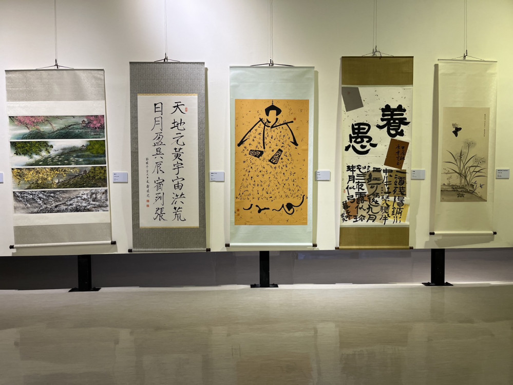 世界華人暨兩岸詩詞書畫名家邀請展 即日起登場 百位名家以詩書畫詮釋《春江花月夜》