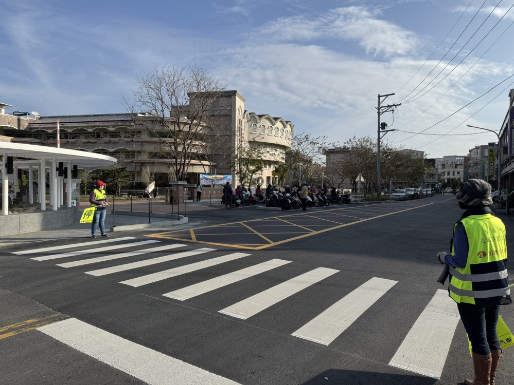 佳里區信義國小校園通學步道升級 綠意構築安心上學步道 家長學生齊聲讚！ 