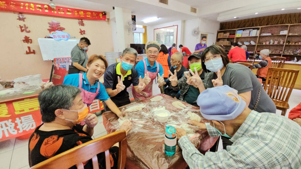 環島饅頭列車前進彰化榮家 傳遞溫暖幸福傳遞愛