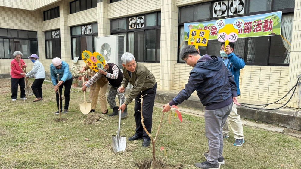 中彰榮家響應植樹節 攜手植樹 綠意盎然 