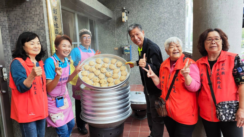 環島饅頭列車前進彰化榮家 傳遞溫暖幸福傳遞愛