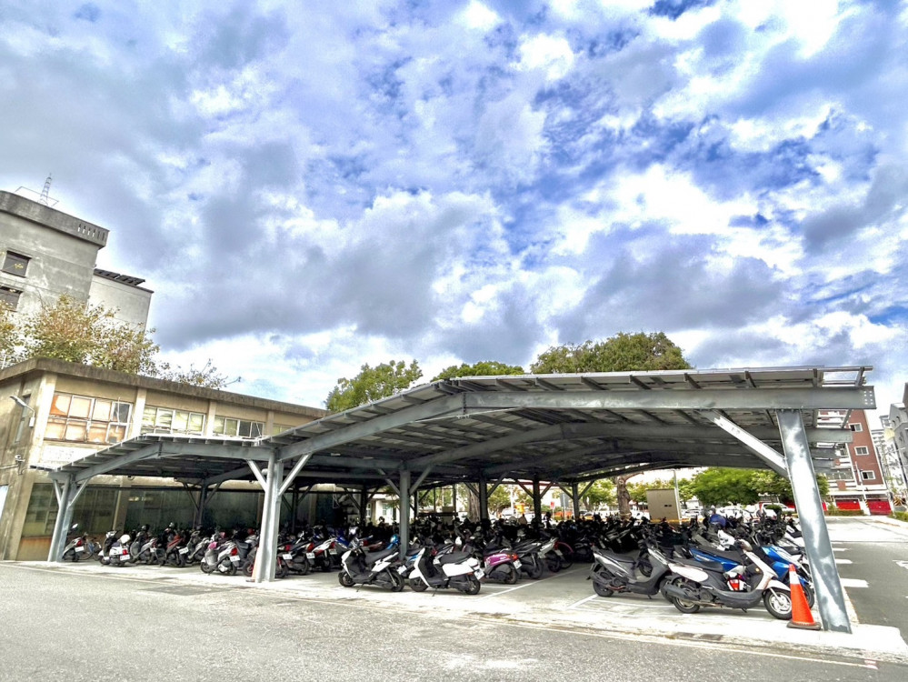 民治市政中心機車棚升級有感！老舊石綿瓦蛻變綠能新地標