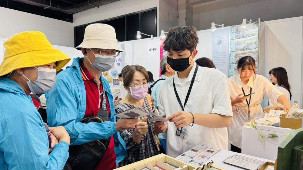 臺南市政府勞工局率晴天坊參訪「青春設計節」，觸發創意新浪潮!