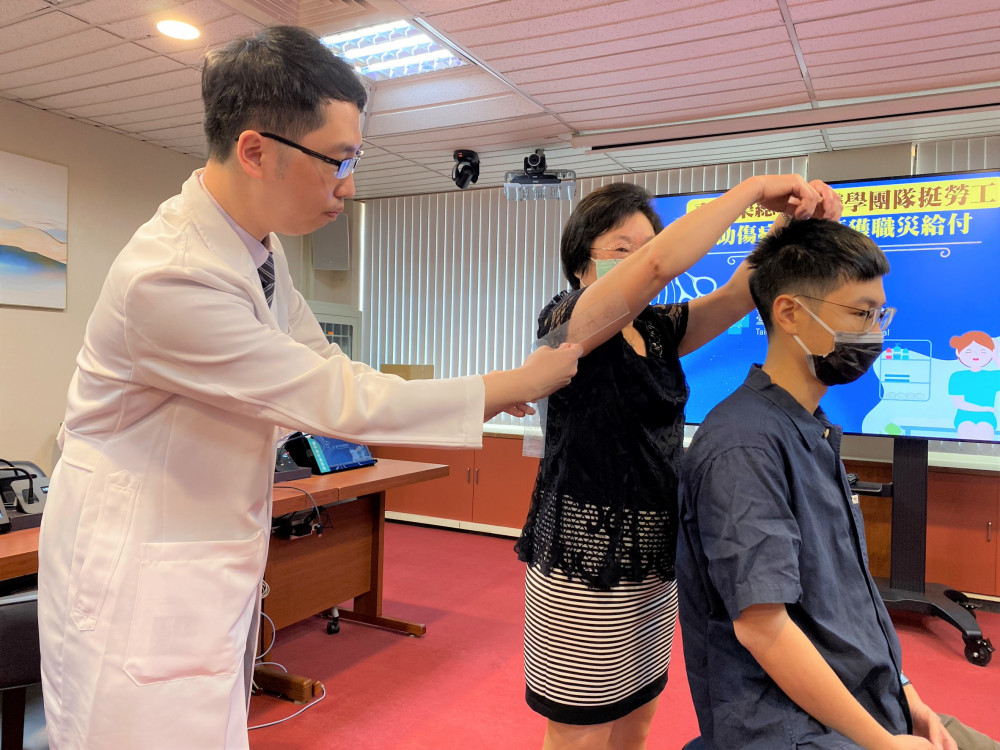 臺中榮總職業醫學團隊挺勞工 助傷病理髮師獲職災給付