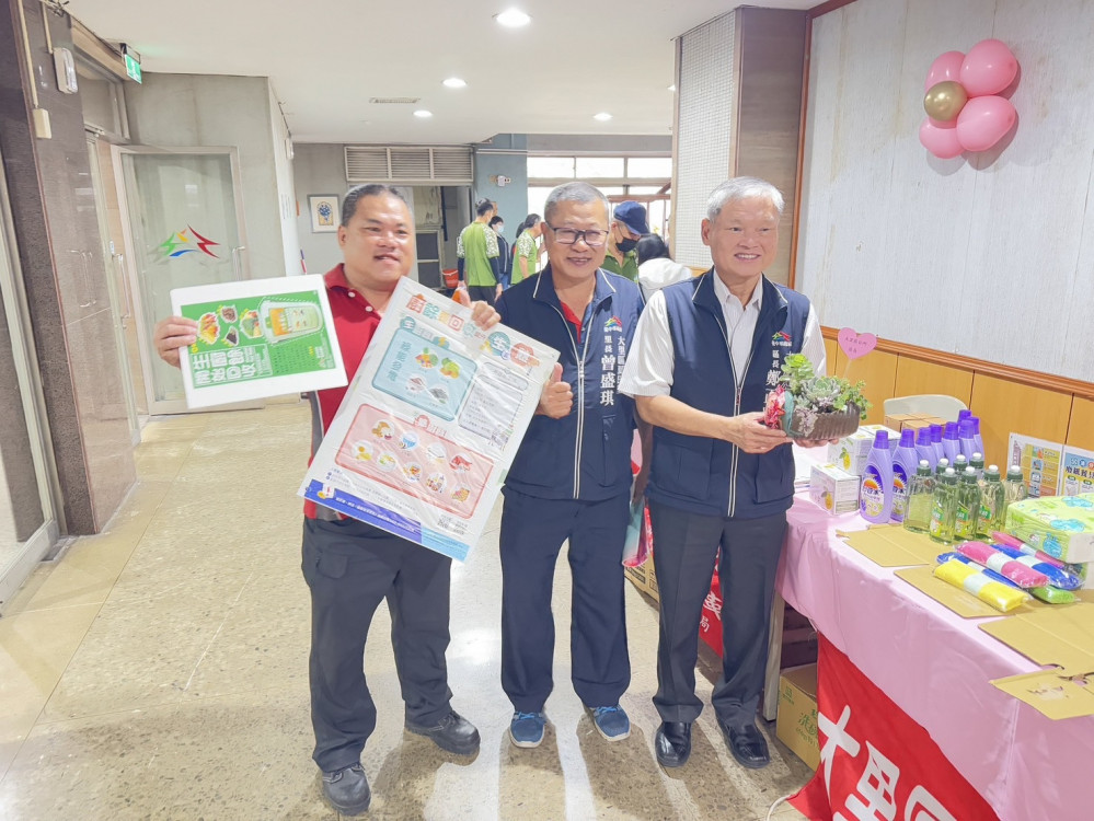 感謝母親付出！中市清潔隊贈多肉盆栽向模範母親致敬