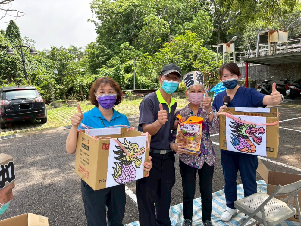 彰化榮家日照中心長輩歡騰迎端午 彩球龍舟賽樂開懷