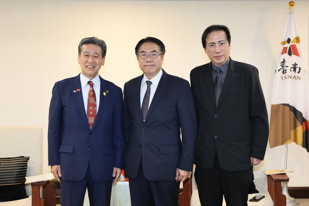 日本那珂市長為慶祝締盟一週年再訪，黃偉哲宣布以「那珂街」紀念友誼