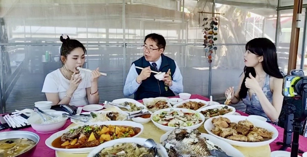 南韓女星尹到怡台南品嚐台灣鯛　與黃偉哲共煮家常菜