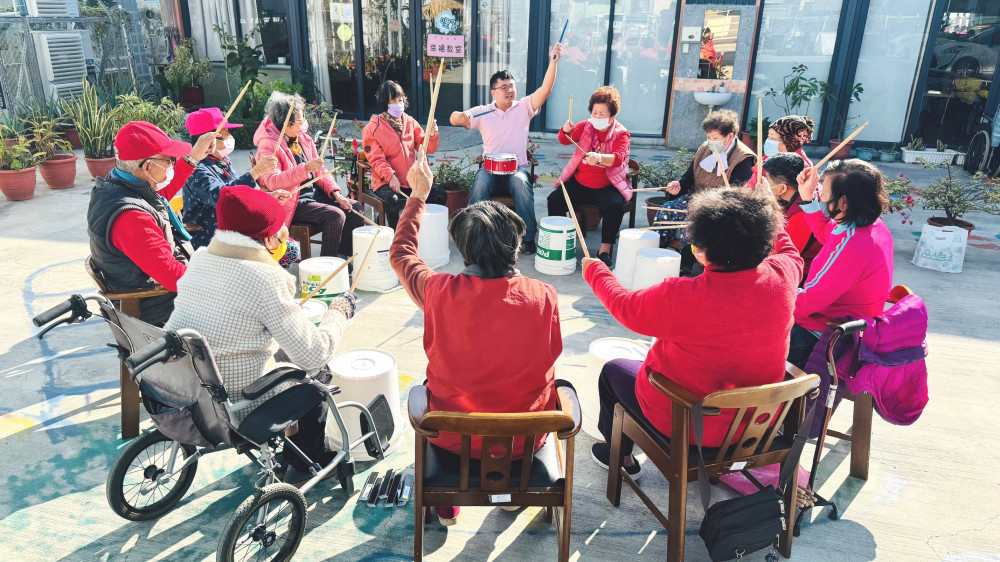   南市社會局運用所有資源悉心照顧有關養護機構無家屬的公費床住民照顧品質
