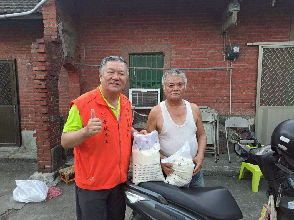 彰化榮服處鏈結社福資源 端節發放社會救助糧關懷榮民眷