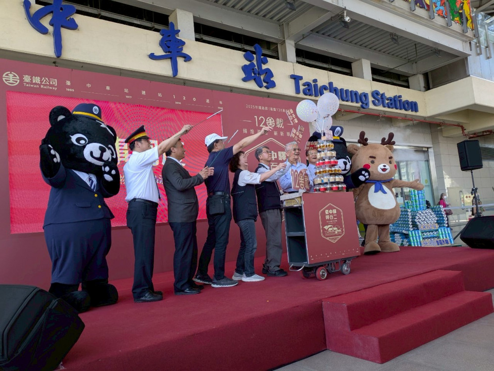 臺中車站120歲生日快樂！ 交通局邀請市民體驗全臺唯一三代同堂的鐵道魅力