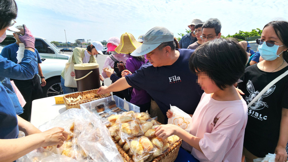 奇美攜手企業淨灘響應守護地球！十際行動展現海洋環保決心