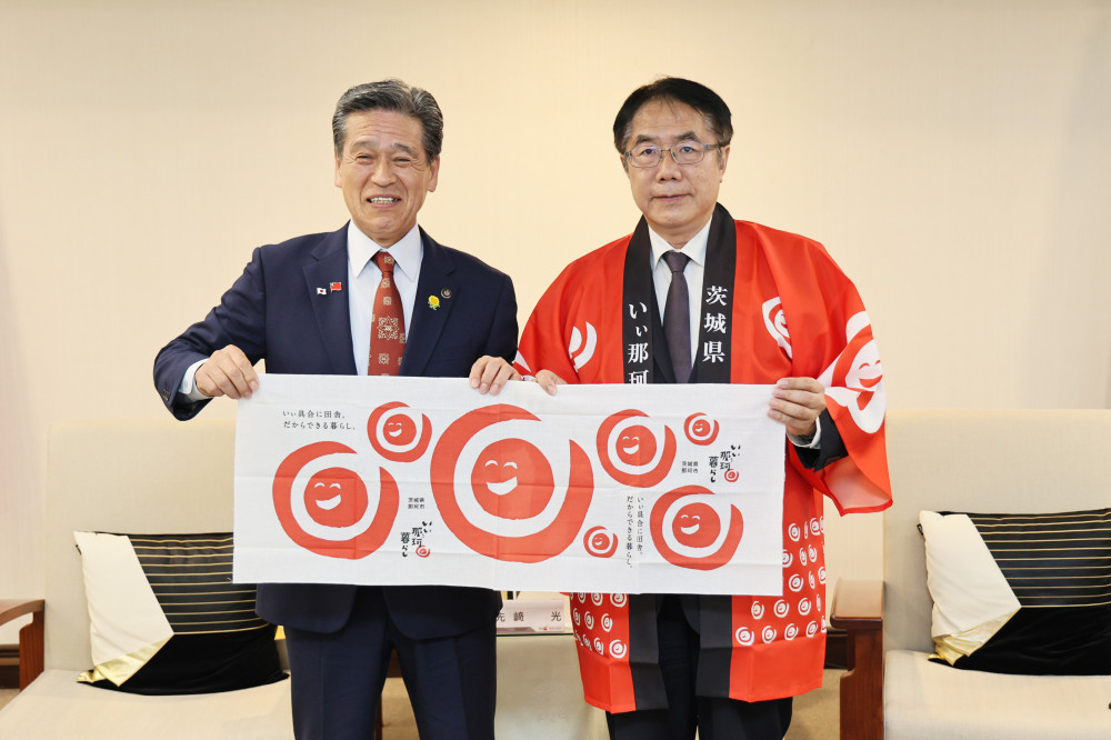 日本那珂市長為慶祝締盟一週年再訪，黃偉哲宣布以「那珂街」紀念友誼