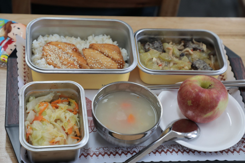 推廣臺南在地臺灣鯛 市長黃偉哲與學童一起共進午餐 大讚營養又美味!