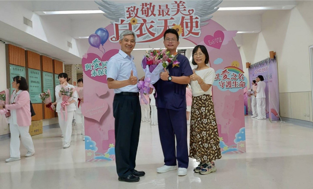 中彰榮家黃學成榮獲護理楷模 國際護師節慶祝表揚