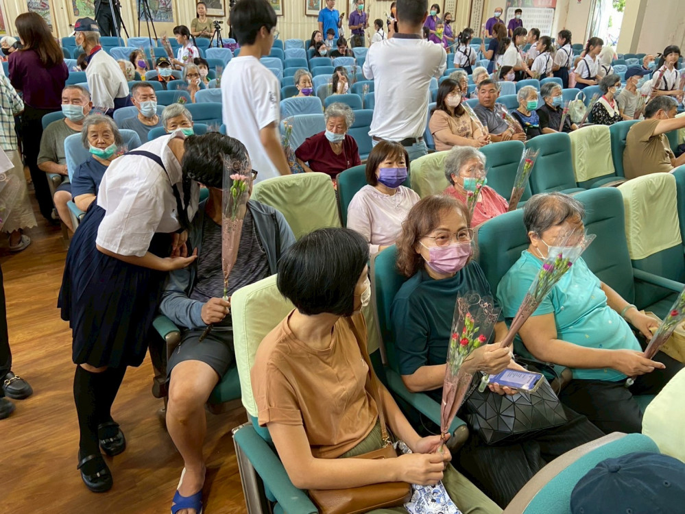 中彰榮家×中山國小辦感恩孝道音樂會暨慶祝母親節 打造老幼共融溫馨饗宴