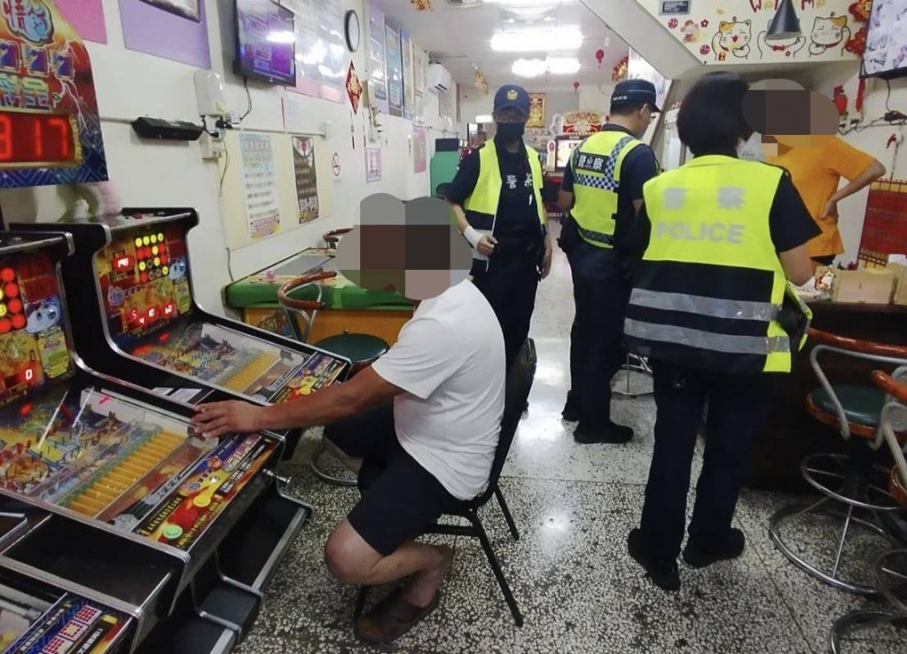 旗山分局啟動暑期青春專案  擴大巡查KTV網咖阻毒品犯罪