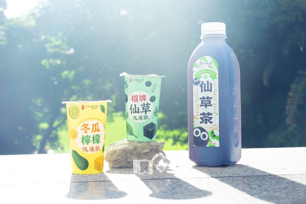 微甘、涼感、滑順不膩！黑丸嫩仙草「吸凍飲、仙草茶」喝出經典草本香！